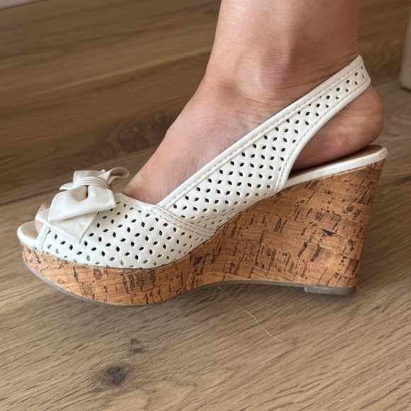 Apt 9 White Peep-Toe Slingback Heels | Size 7 Regular Width - Picture 5 of 5